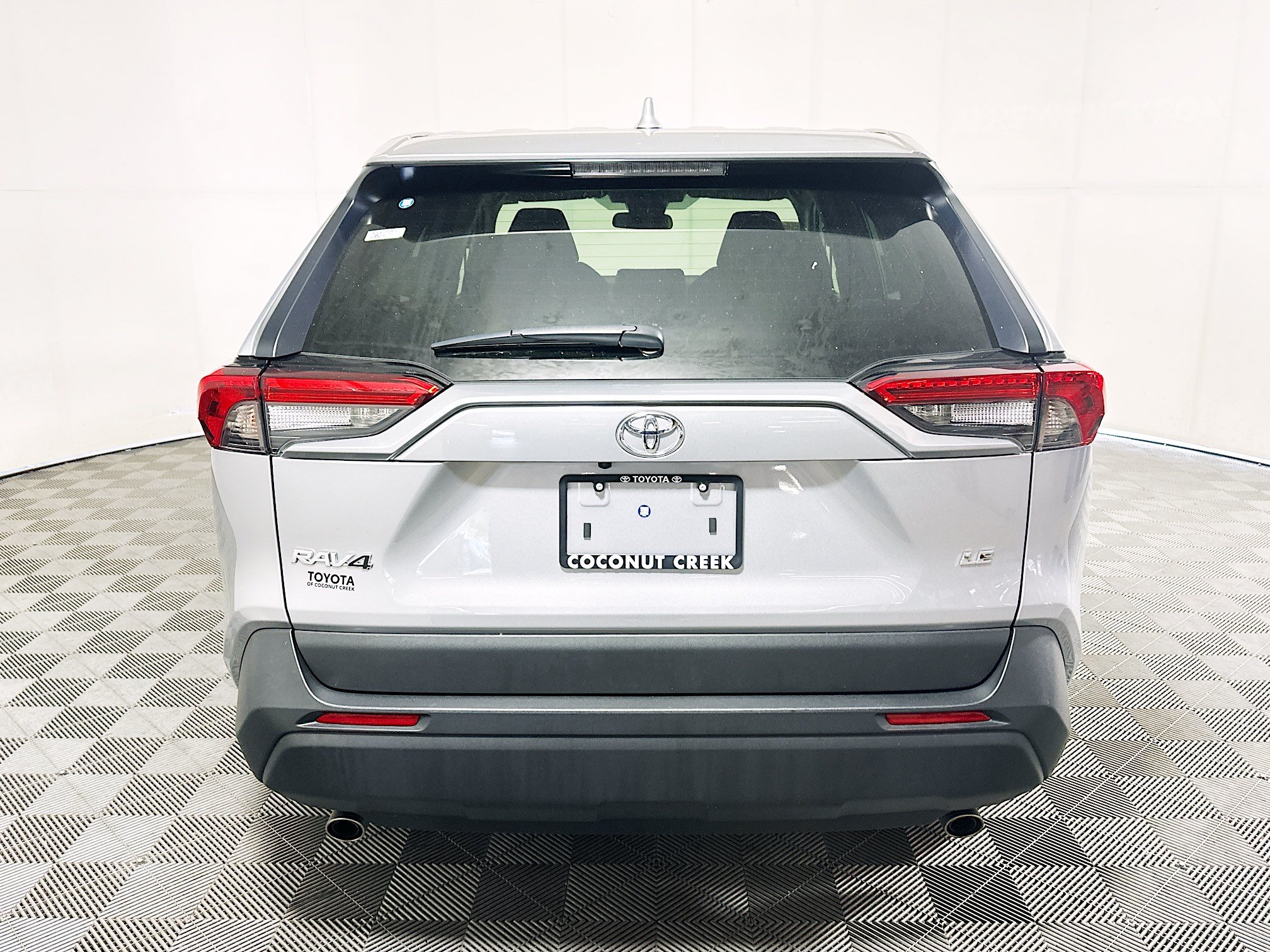 Used 2025 Toyota RAV4 LE FWD image 4
