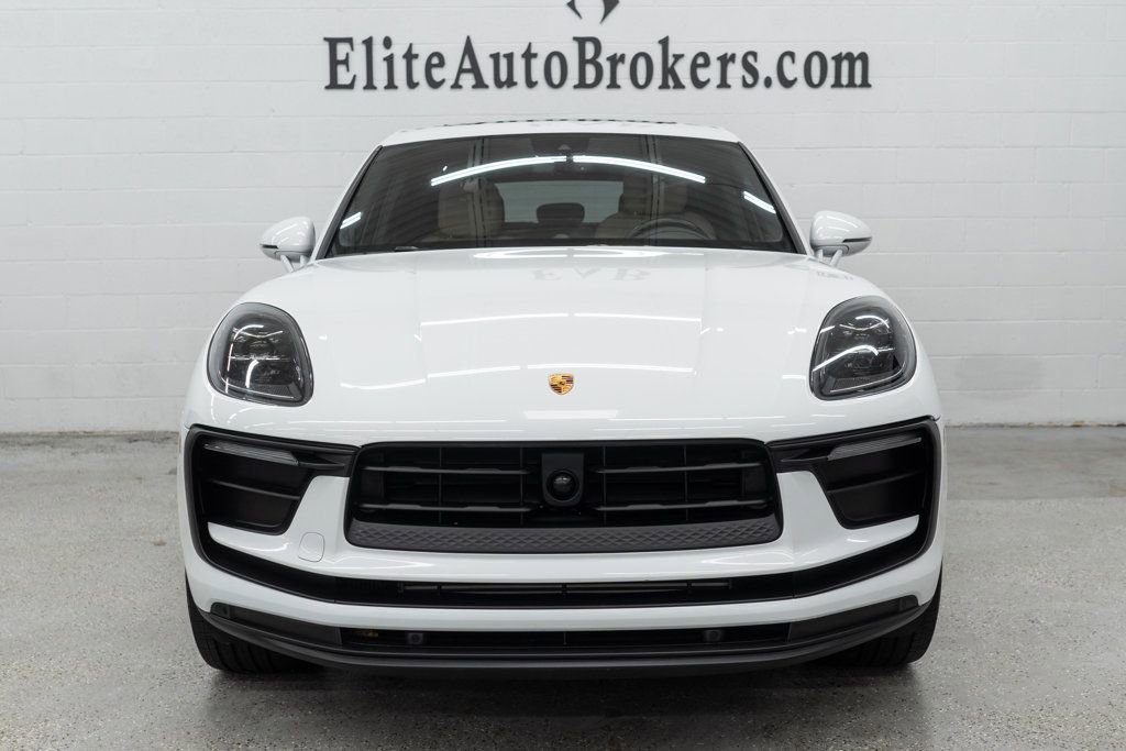 Used 2023 Porsche Macan image 3
