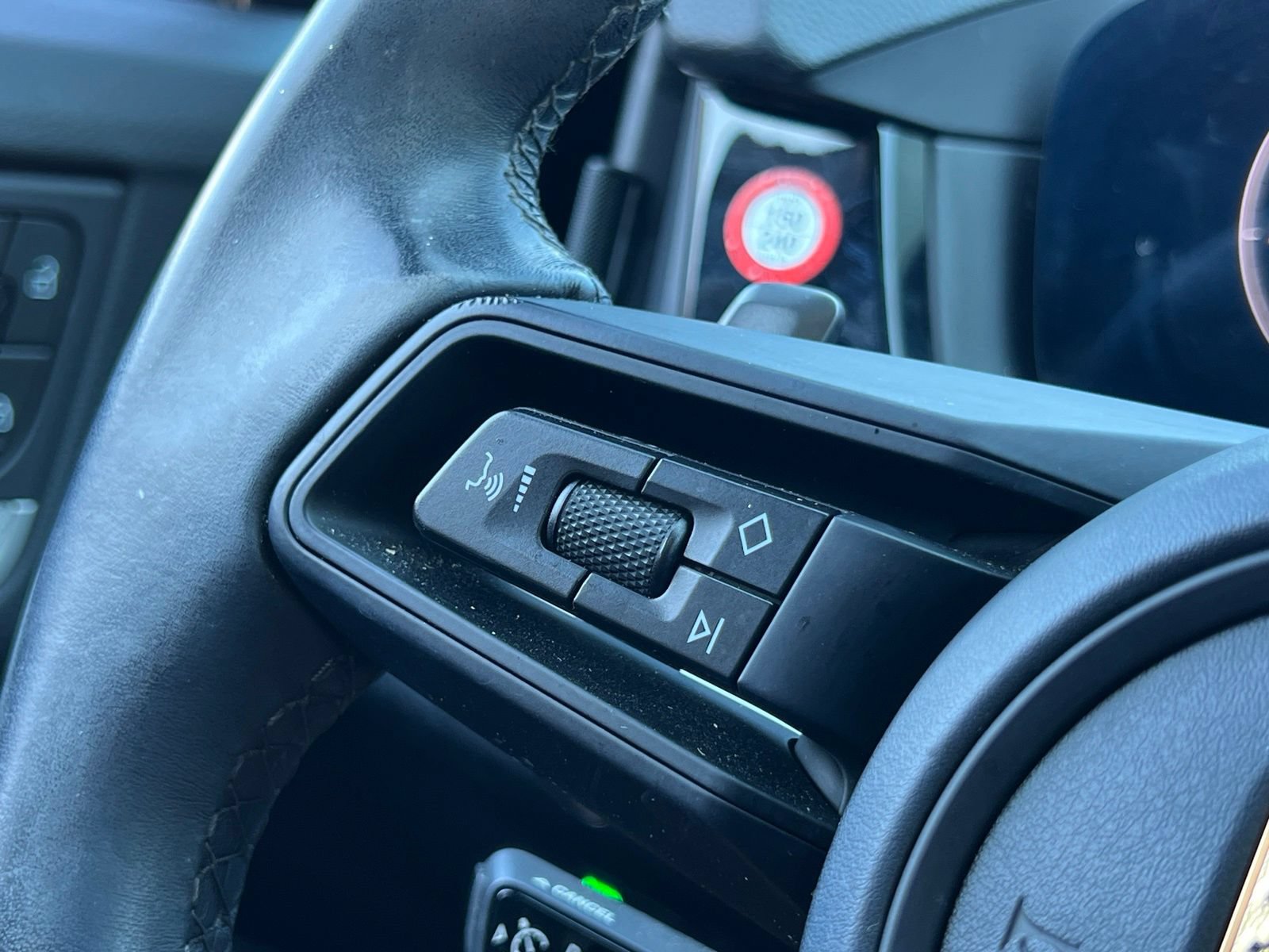 Certified 2024 Porsche Cayenne Coupe AWD/4WD image 22
