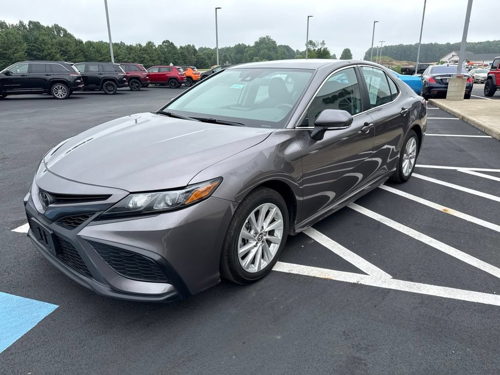 Used 2024 Toyota Camry SE FWD image 4