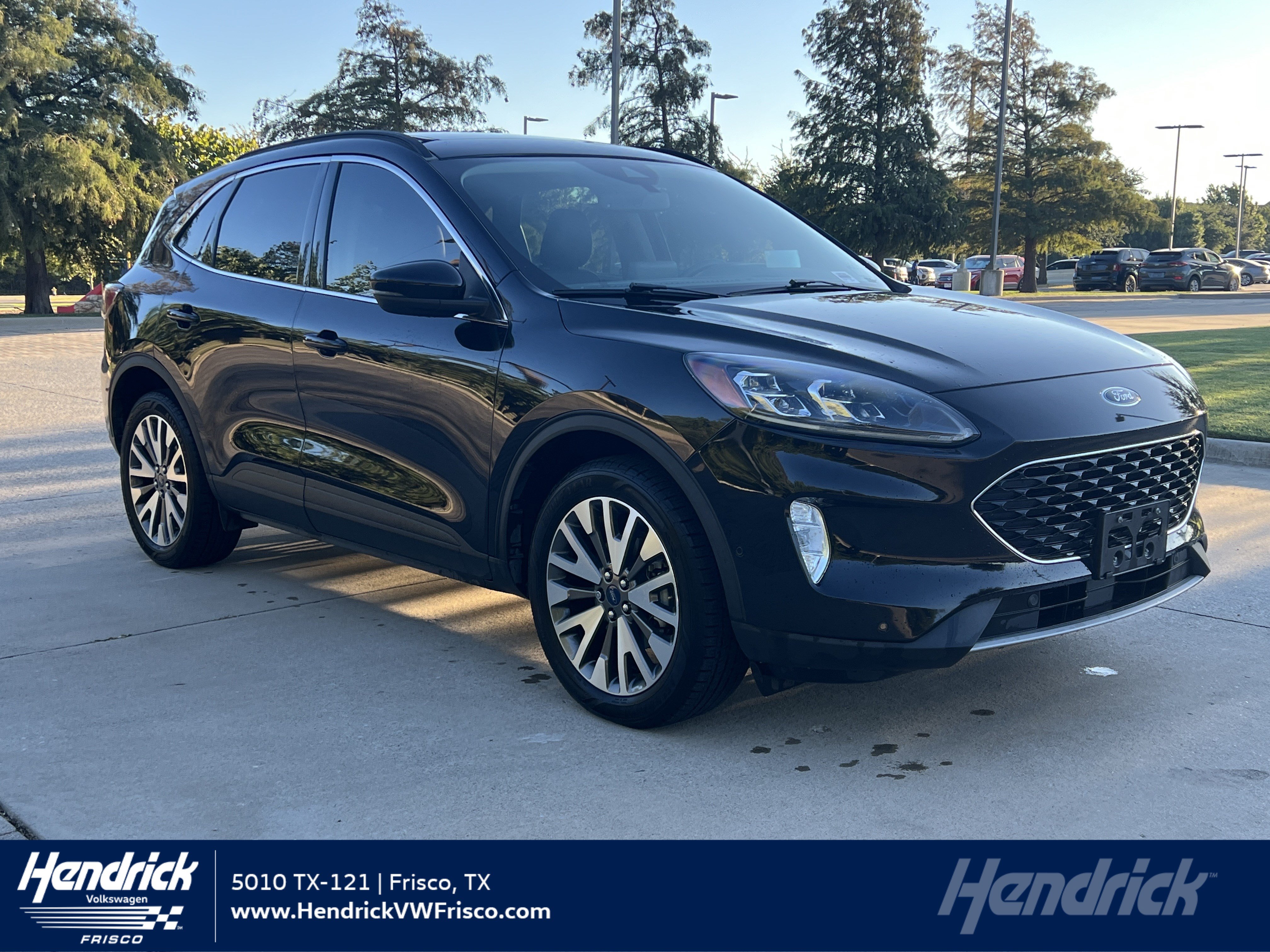 Used 2020 Ford Escape Titanium w/ Titanium Premium Package 2.0 AWD/4WD image 1
