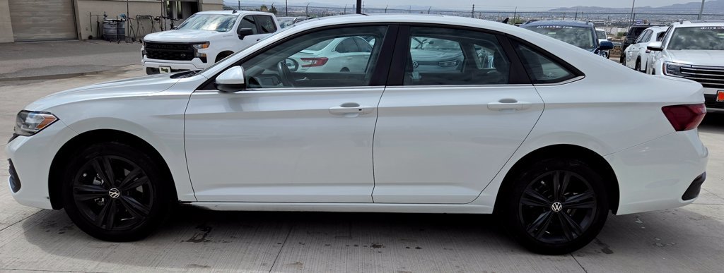 Used 2023 Volkswagen Jetta SE FWD image 7