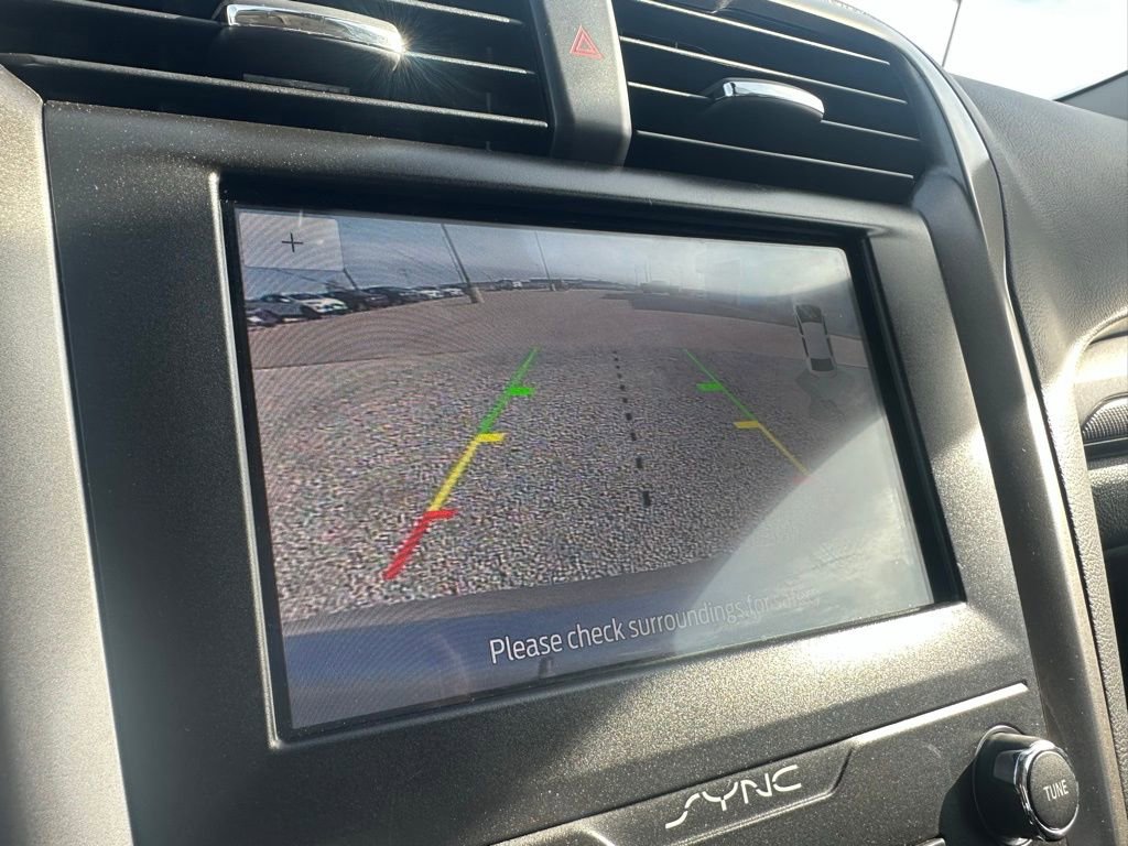 Used 2020 Ford Fusion SE image 18