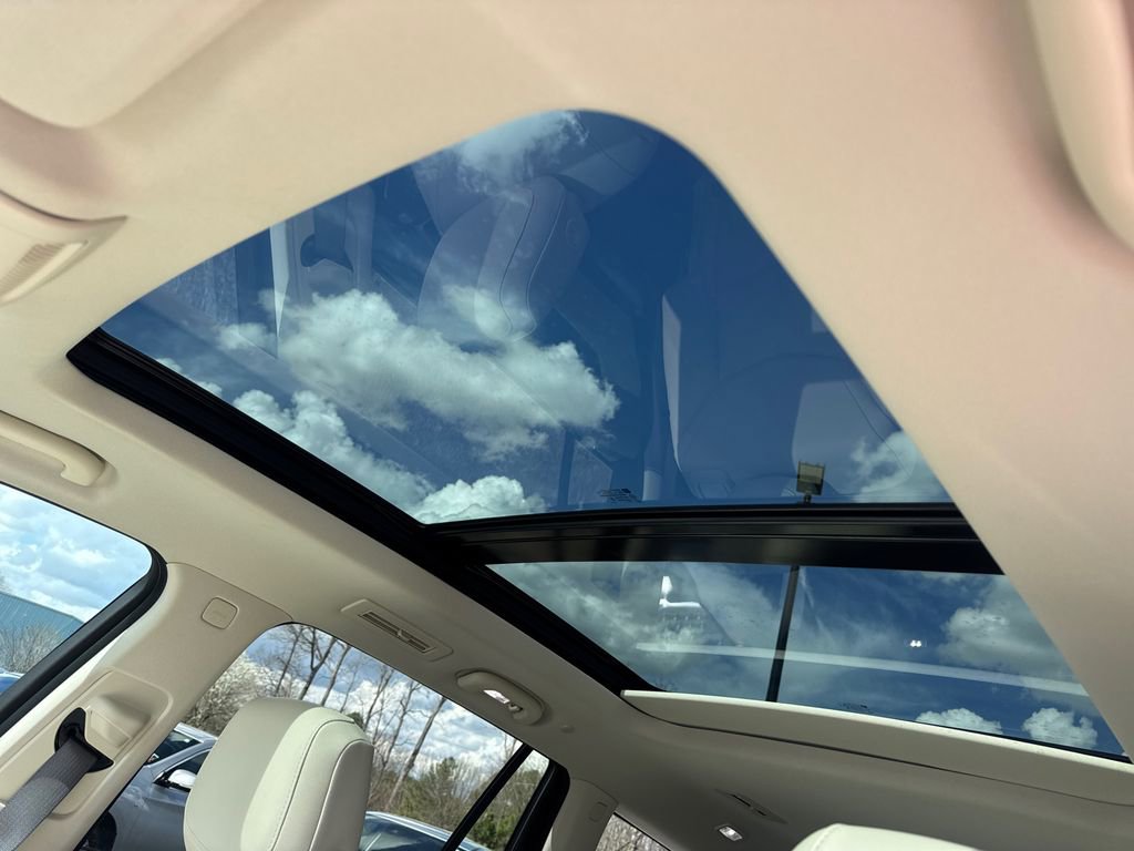 Used 2025 Cadillac XT6 Premium Luxury w/ Technology Package image 32