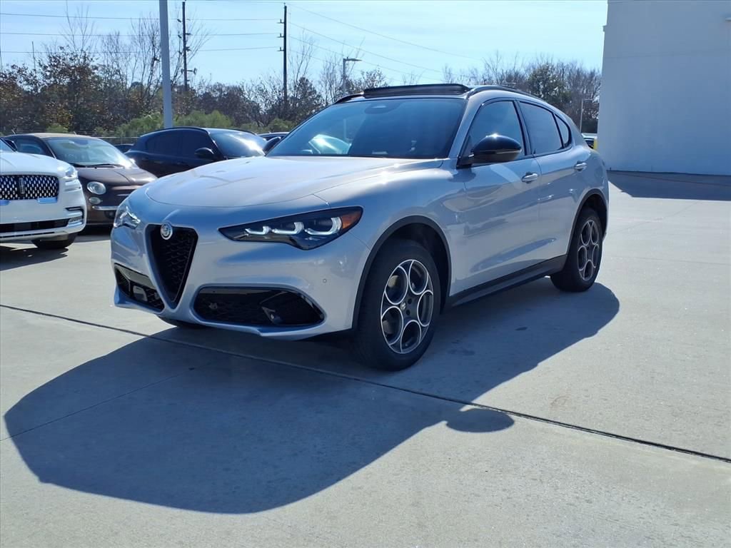New 2026 Alfa Romeo Stelvio Sprint w/ Convenience Package image 2