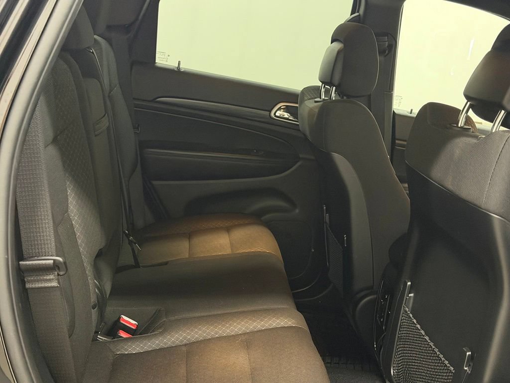 Used 2020 Jeep Grand Cherokee Laredo AWD/4WD image 19