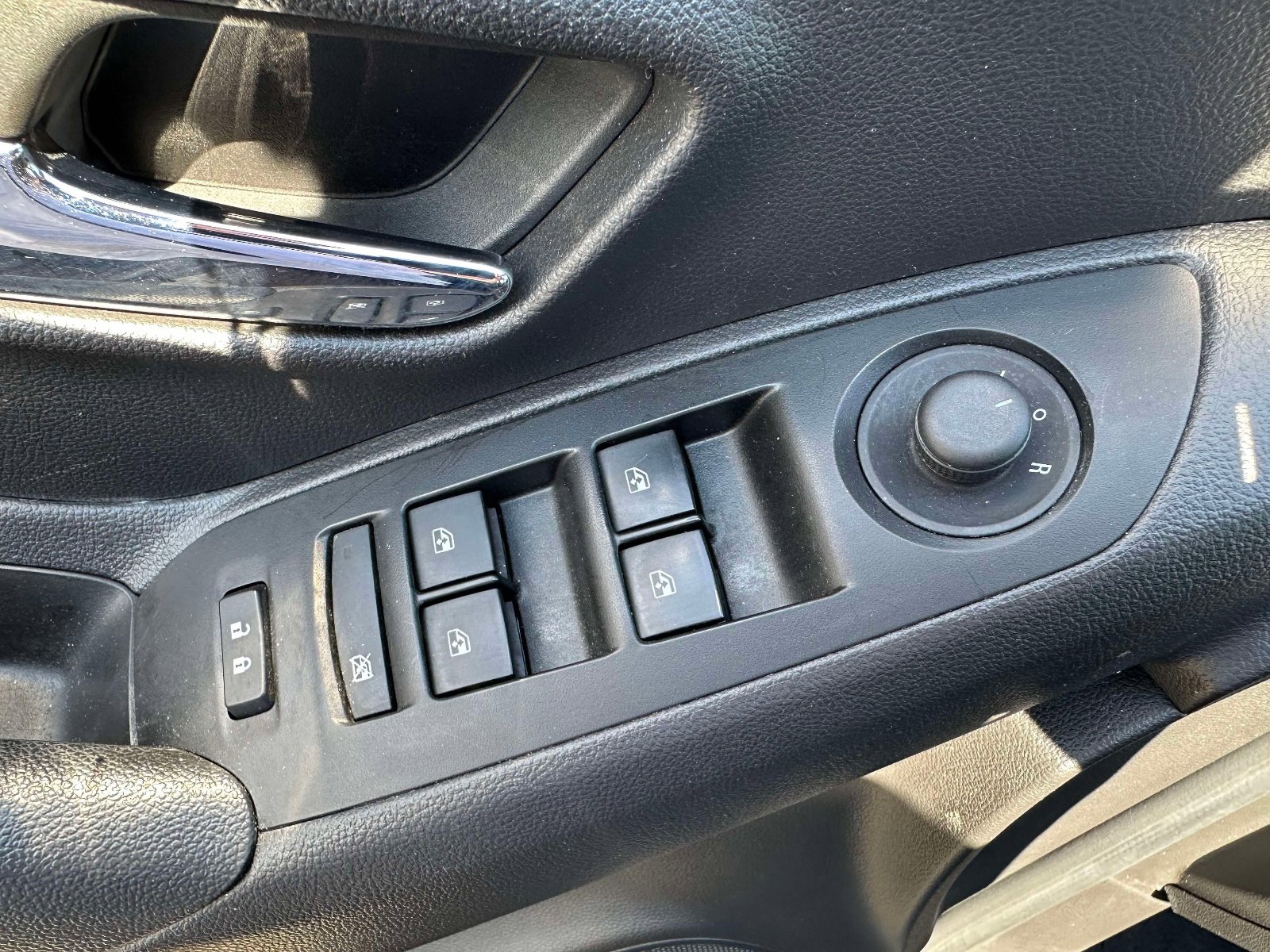Used 2022 Chevrolet Trax LT w/ Midnight Edition image 18
