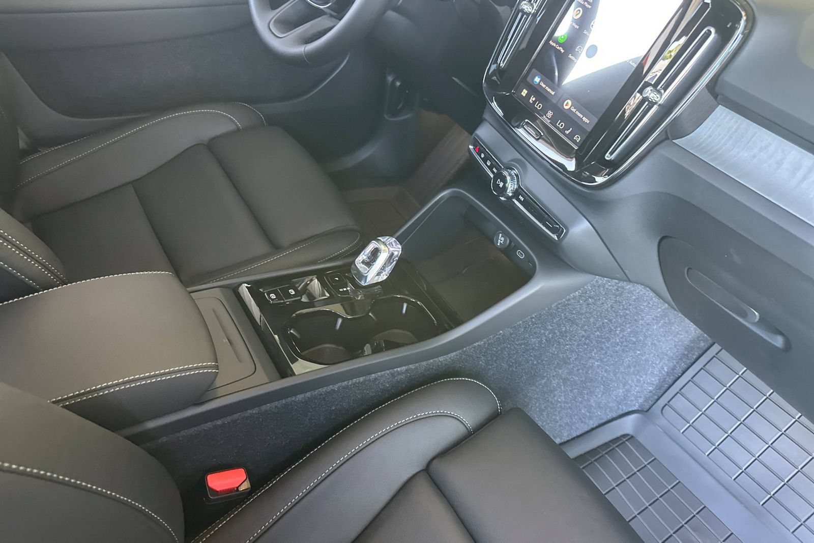 New 2026 Volvo XC40 B5 Plus w/ Climate Package AWD/4WD image 17