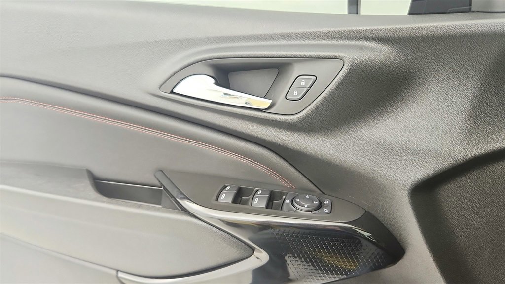 Certified 2024 Chevrolet Trax RS w/ Sunroof Package image 24