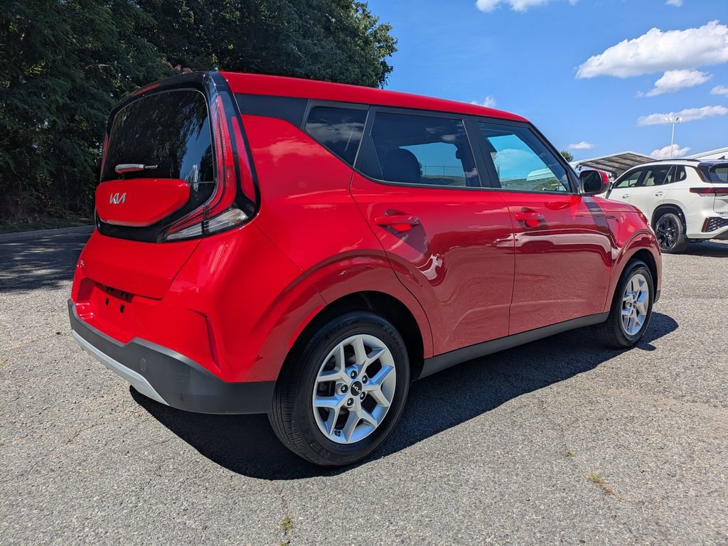 Used 2023 Kia Soul LX w/ LX Technology Package FWD image 4