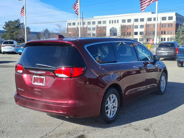 Used 2017 Chrysler Pacifica Touring image 5
