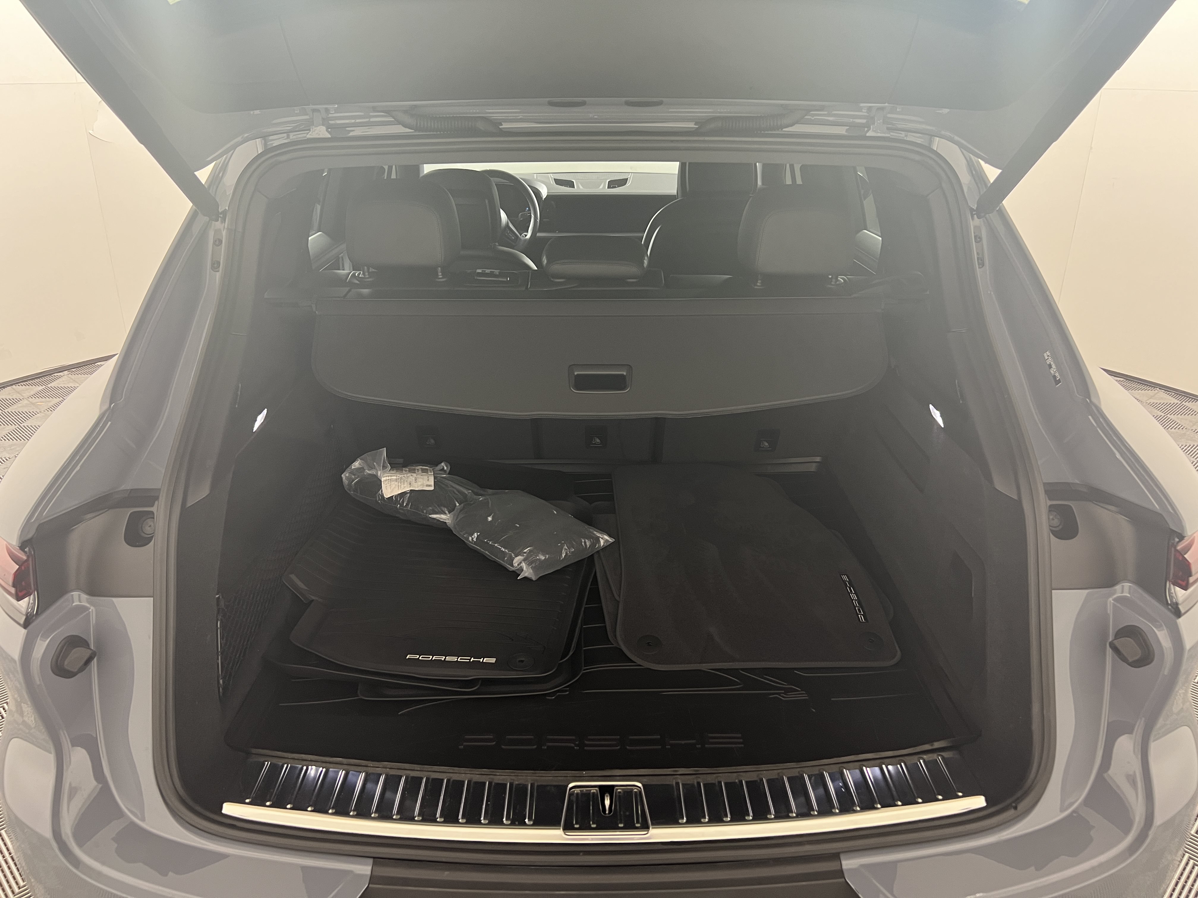 Certified 2024 Porsche Cayenne AWD/4WD image 21