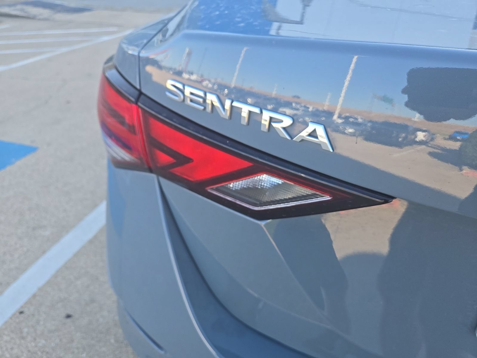Used 2024 Nissan Sentra SV FWD image 9