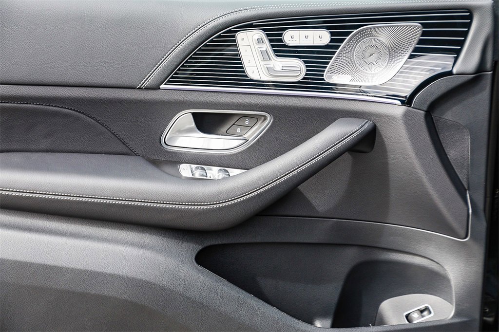New 2026 Mercedes-Benz GLS 580 4MATIC image 21