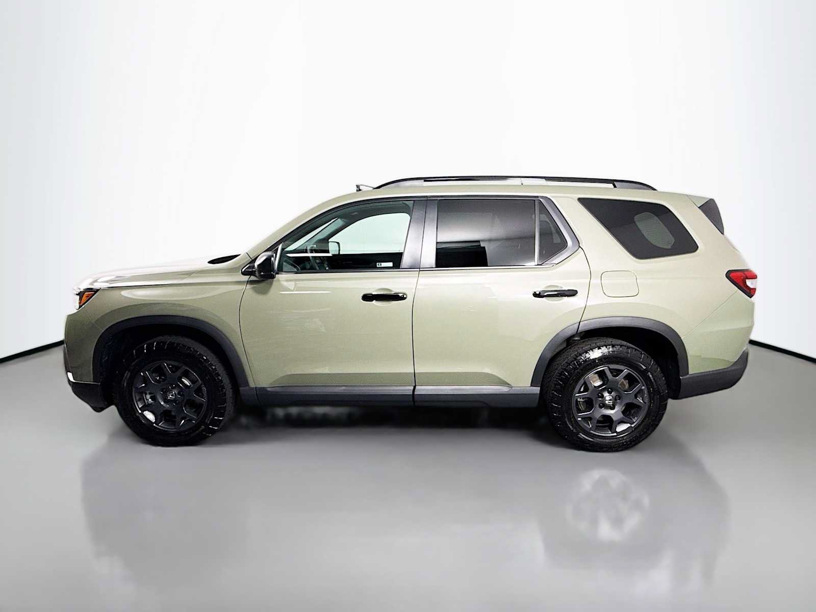 Certified 2026 Honda Pilot TrailSport image 4