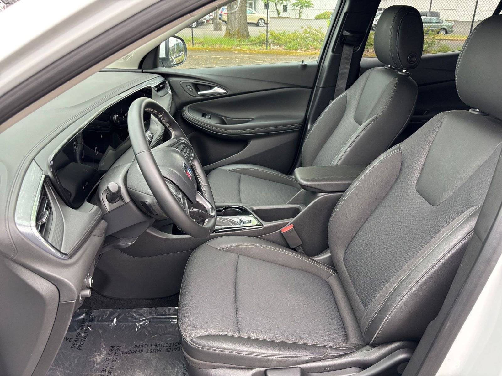 Used 2025 Buick Encore GX Preferred AWD/4WD image 36
