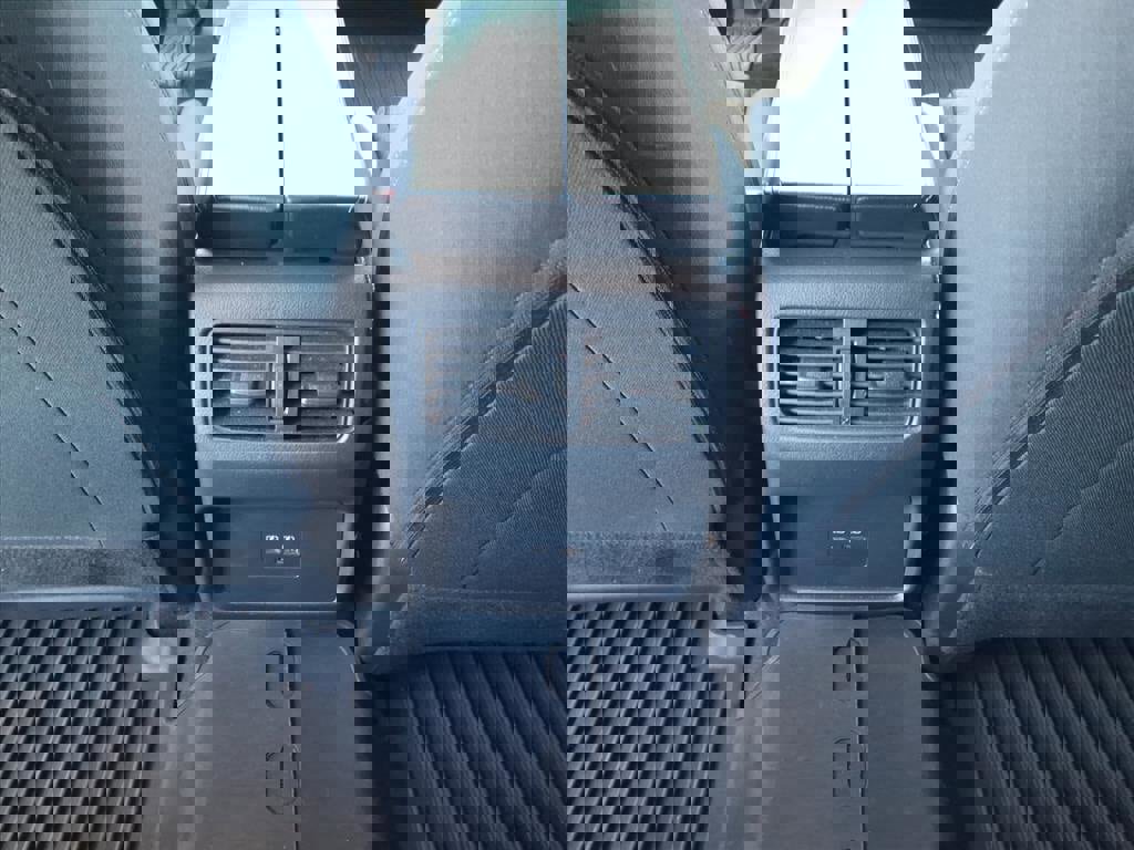 Used 2023 Nissan Rogue SV image 6