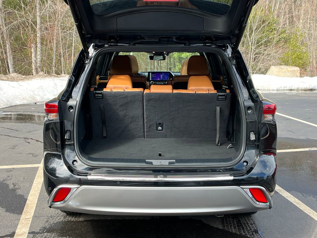 Used 2023 Toyota Highlander Platinum image 10