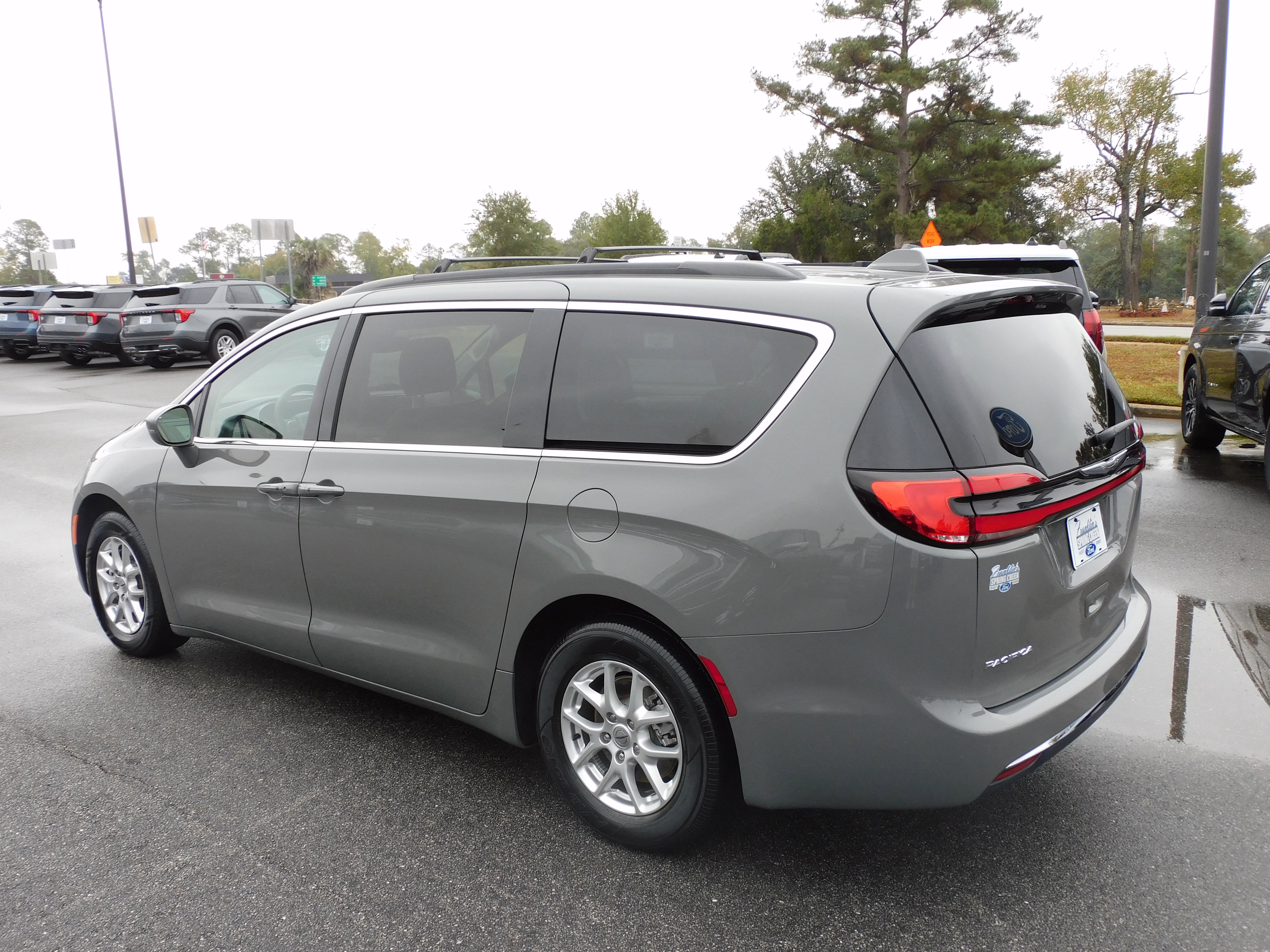 Used 2022 Chrysler Pacifica Touring-L image 6