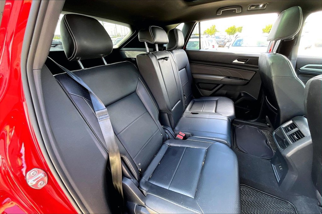 Used 2021 Volkswagen Atlas Cross Sport SE w/ Panoramic Sunroof Package FWD image 30