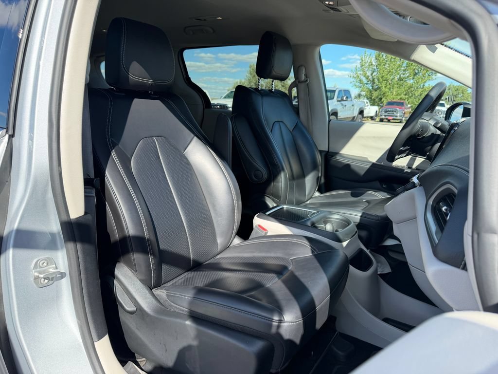 Used 2023 Chrysler Pacifica Touring-L FWD image 20