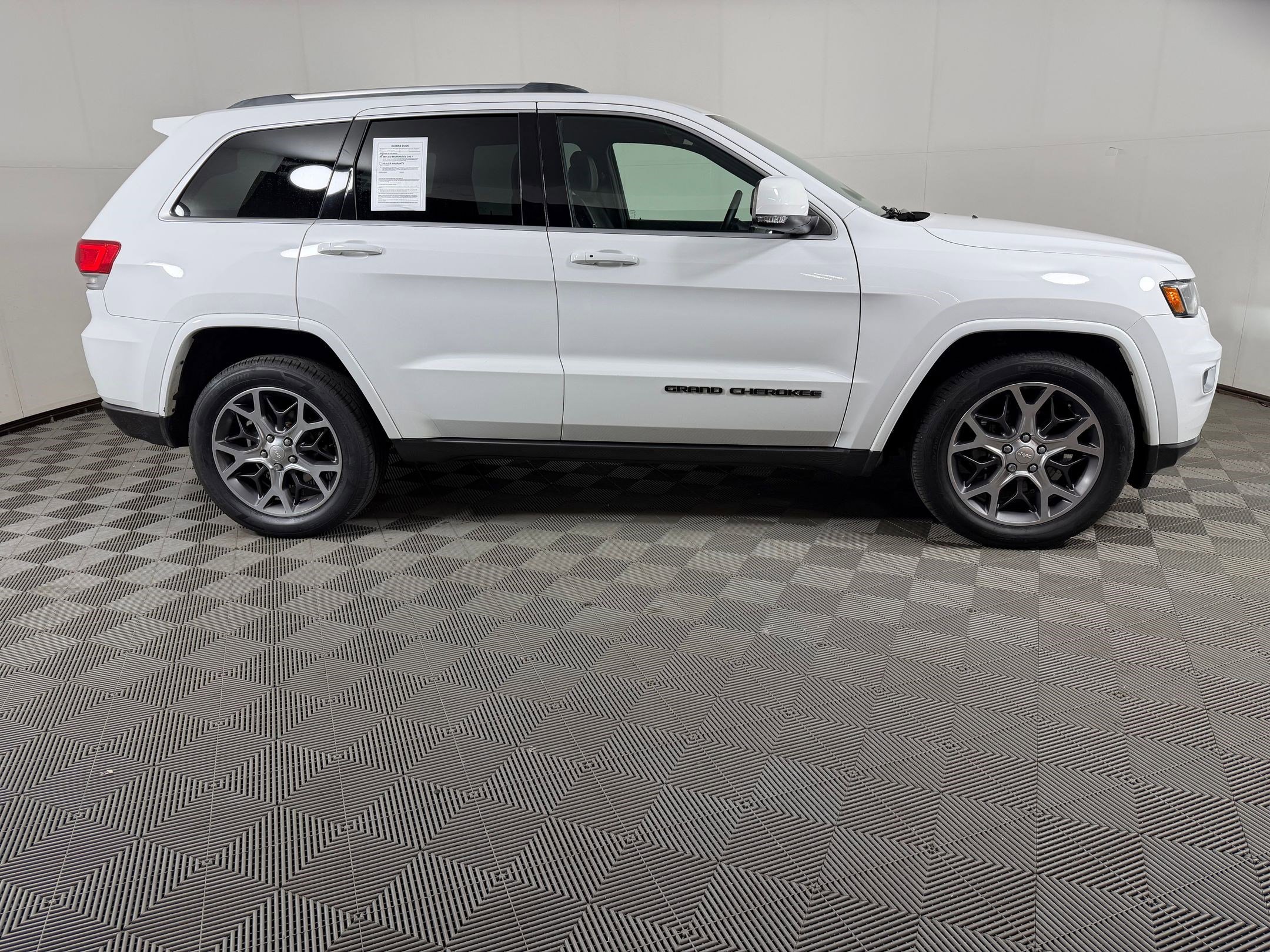 Used 2018 Jeep Grand Cherokee Limited AWD/4WD image 8