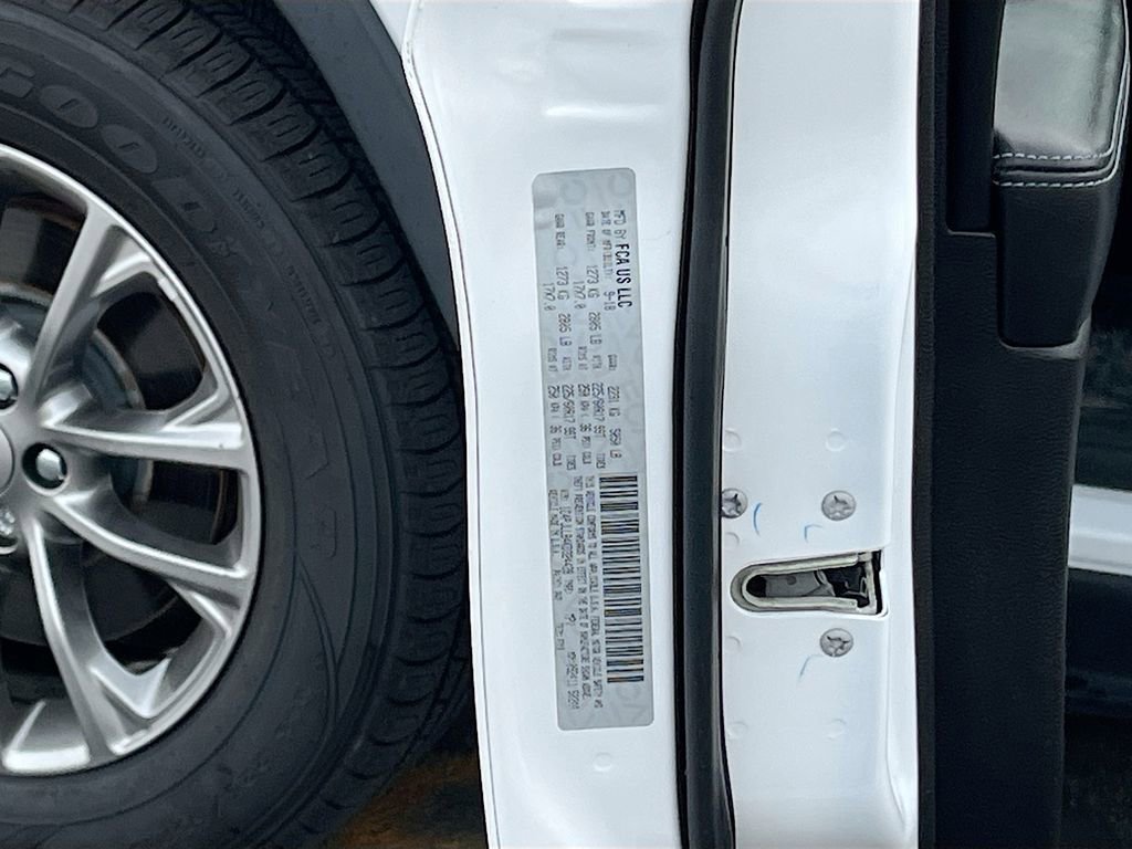 Certified 2019 Jeep Cherokee Latitude Plus image 28