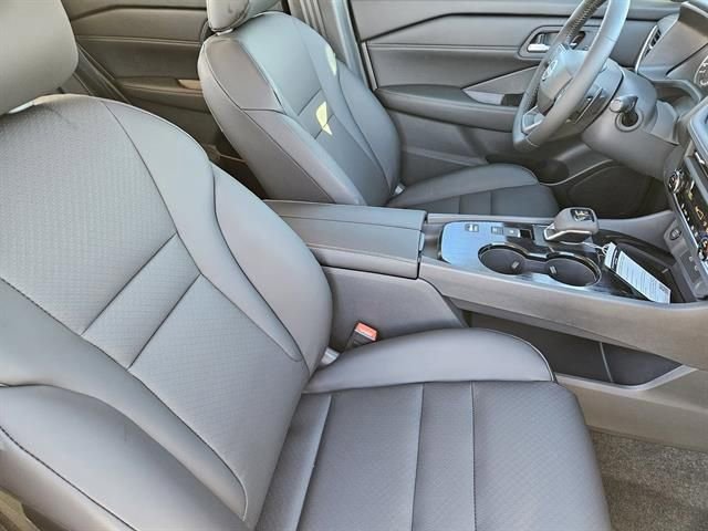 Used 2026 Nissan Rogue SV w/ SV Premium Package image 10