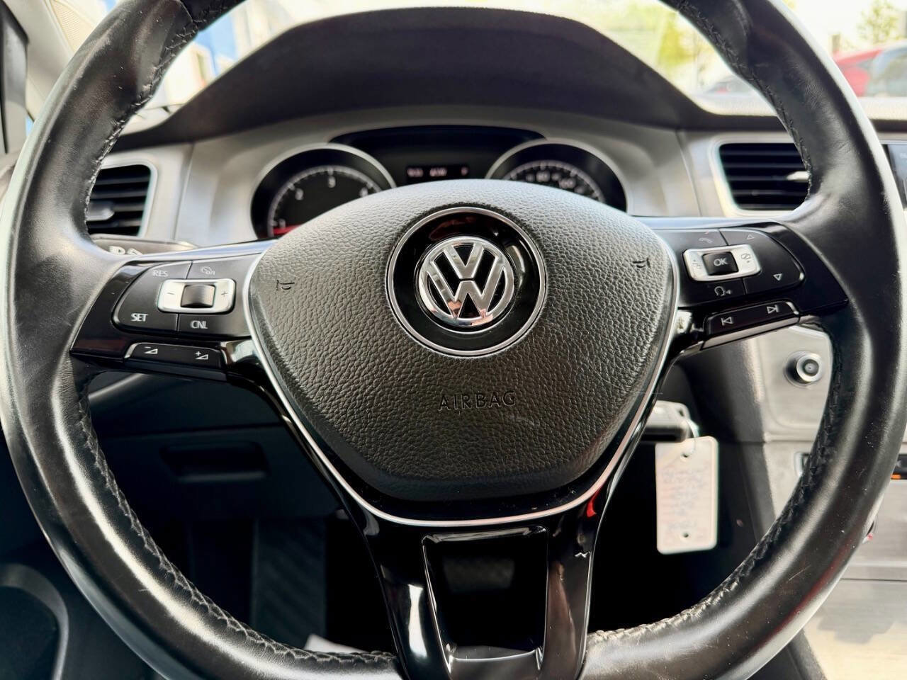 Used 2015 Volkswagen Golf TDI S FWD image 32