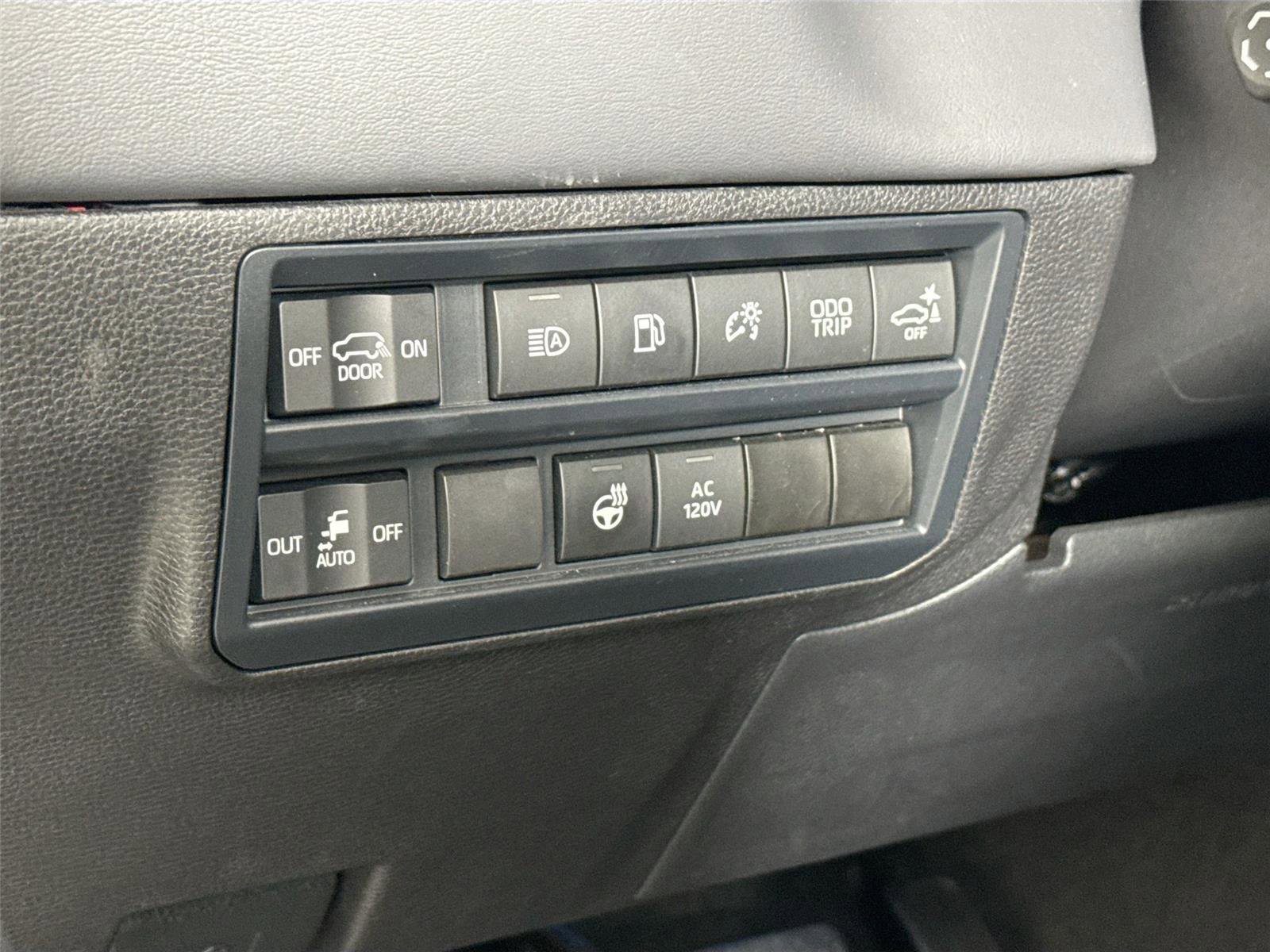 Certified 2024 Toyota Sequoia Platinum image 16