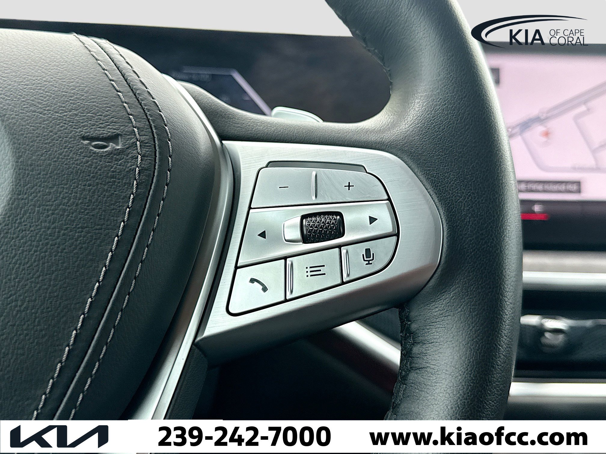 Used 2023 BMW X7 xDrive40i w/ Executive Package image 41