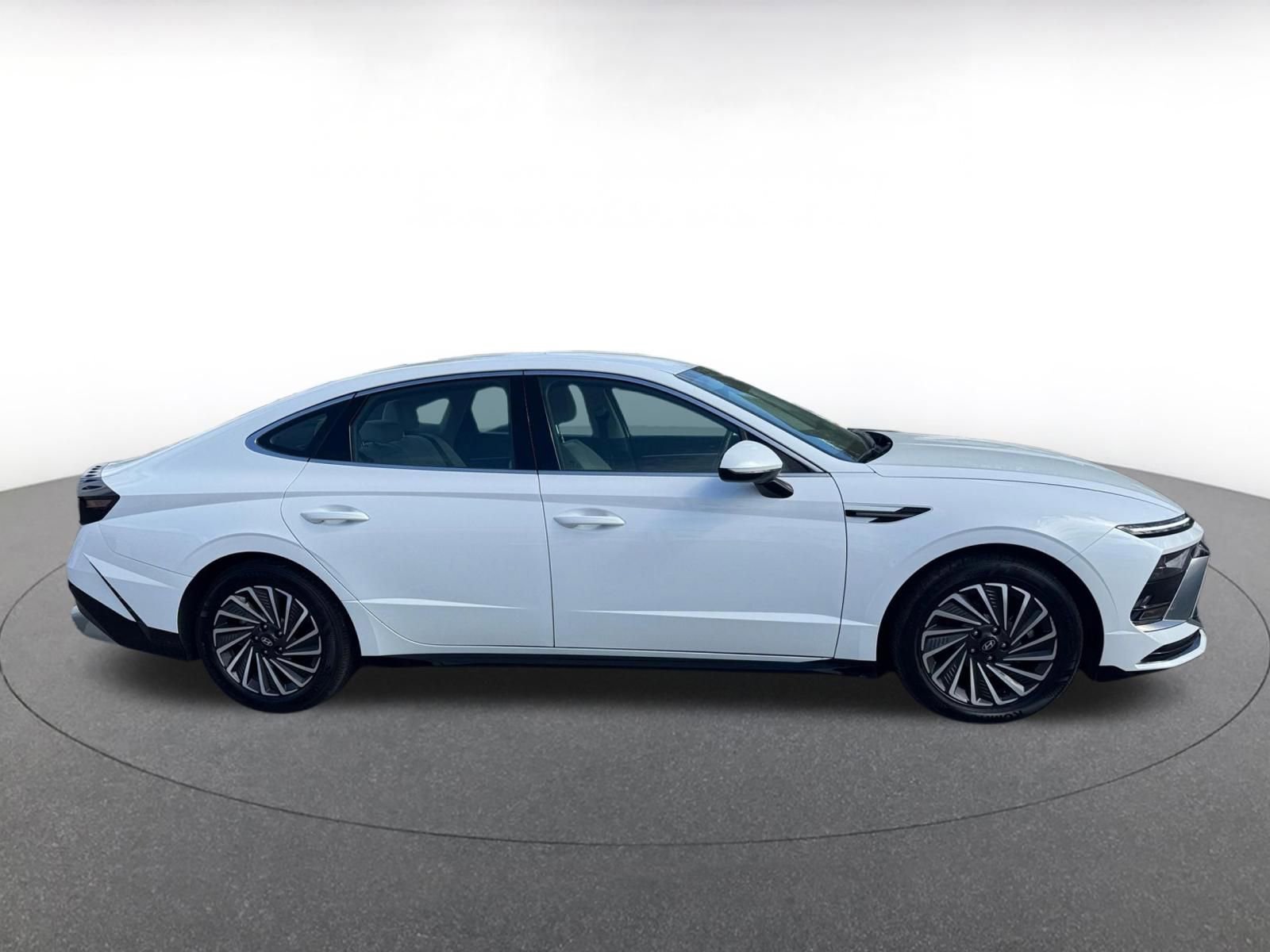 Used 2025 Hyundai Sonata SEL FWD image 14