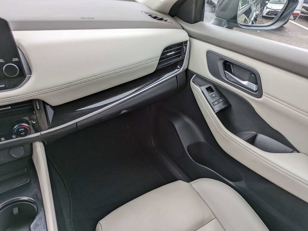 Used 2023 Nissan Rogue SL w/ SL Premium Package image 15