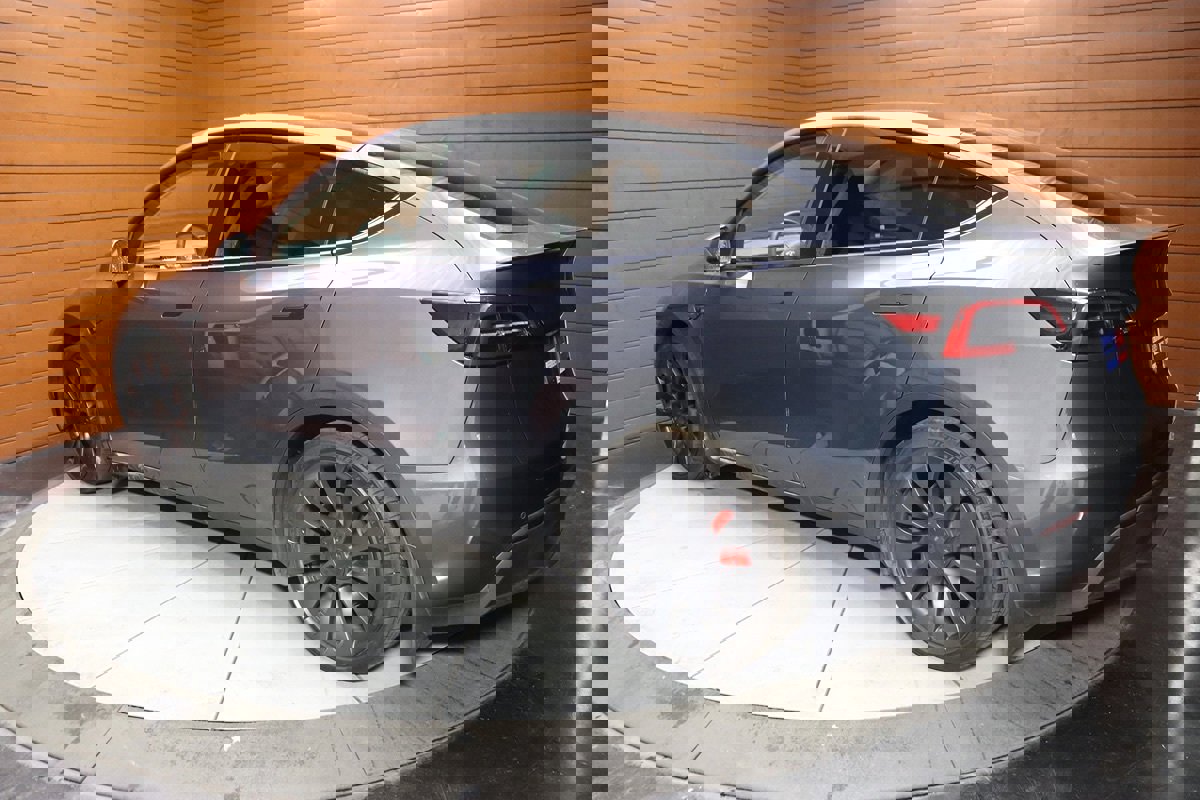 Used 2022 Tesla Model Y Performance image 10