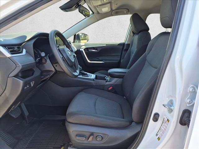Used 2025 Toyota RAV4 XLE FWD image 15