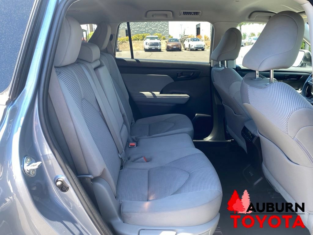 Used 2022 Toyota Highlander LE AWD/4WD image 21