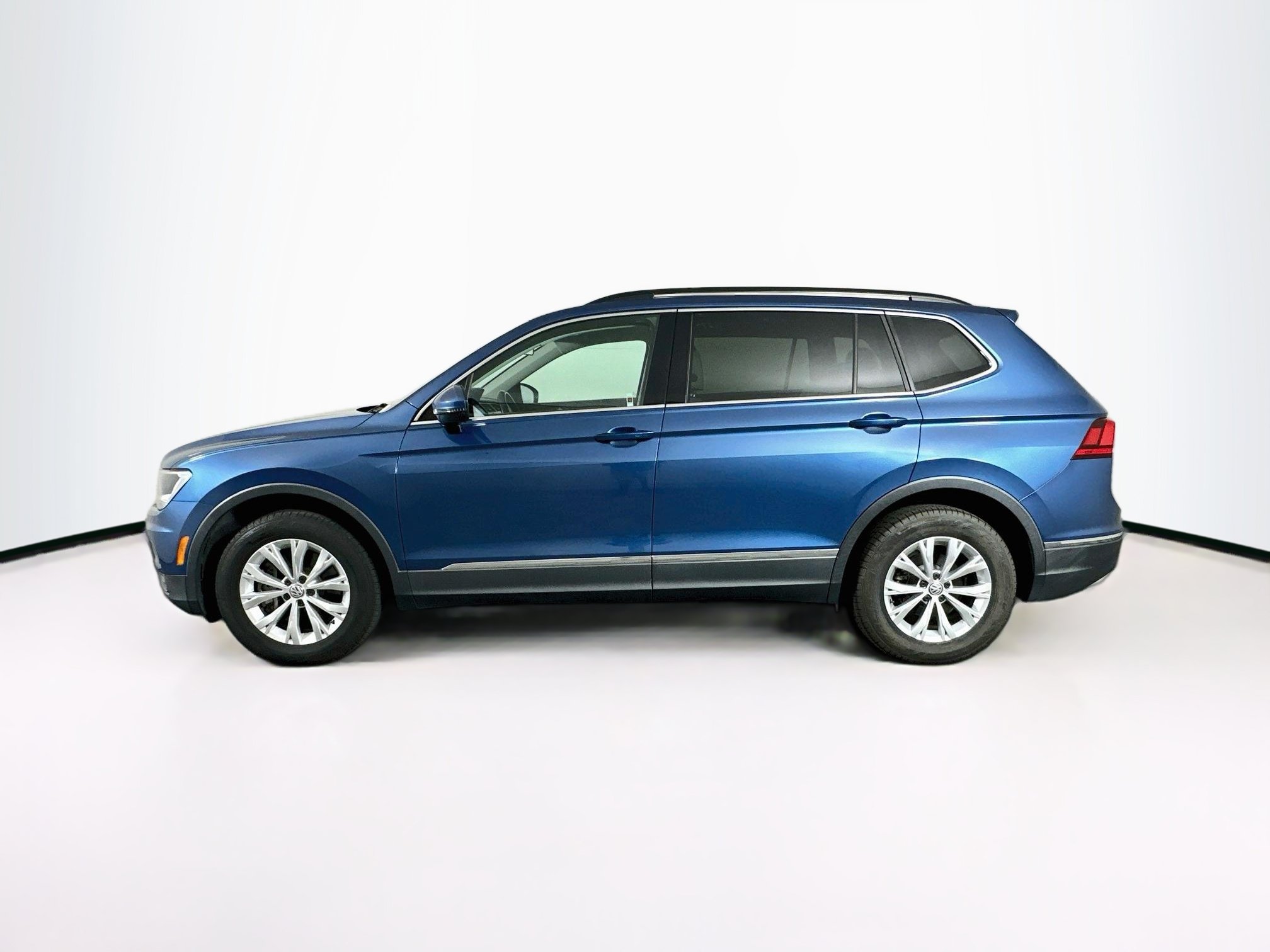 Used 2018 Volkswagen Tiguan S FWD image 4