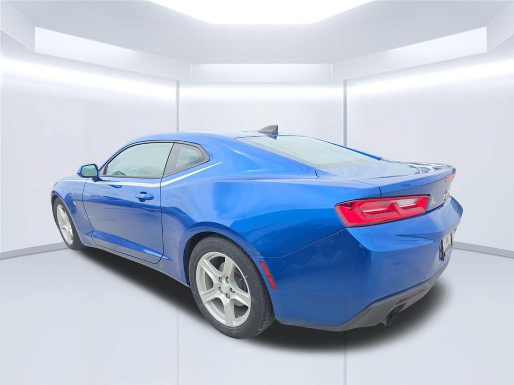 Used 2018 Chevrolet Camaro LT RWD image 3