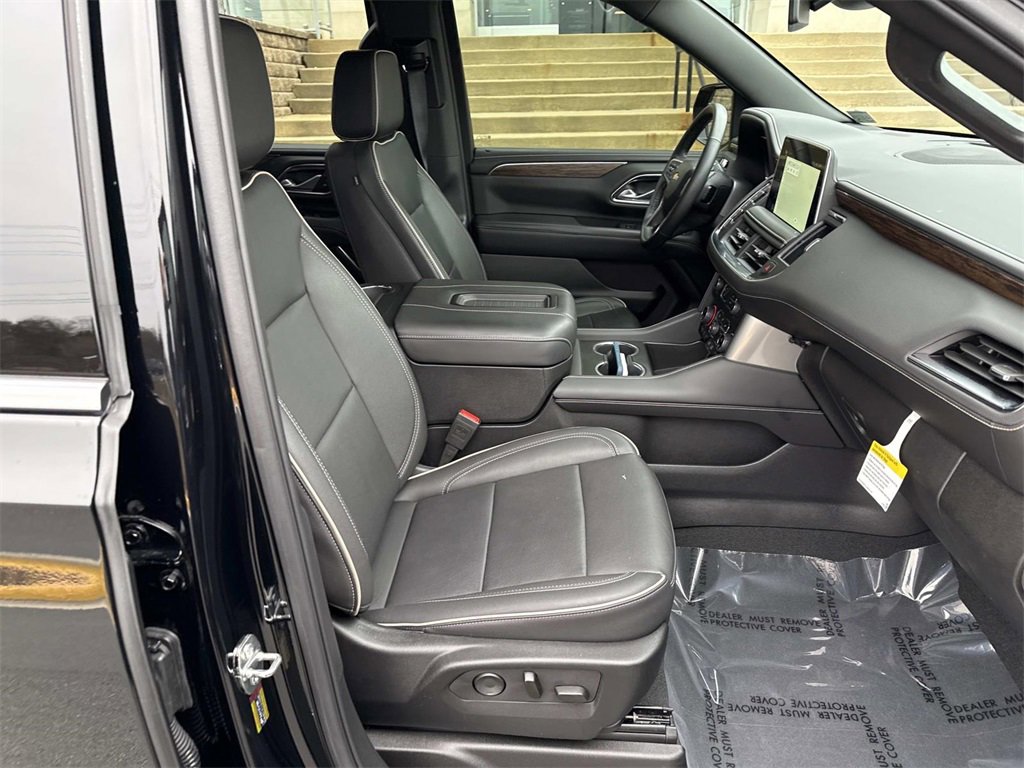 Used 2024 Chevrolet Suburban Premier image 11