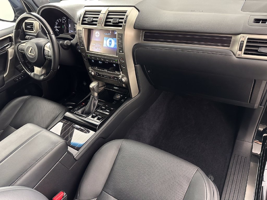 Used 2021 Lexus GX 460 Luxury w/ Accessory Package AWD/4WD image 22