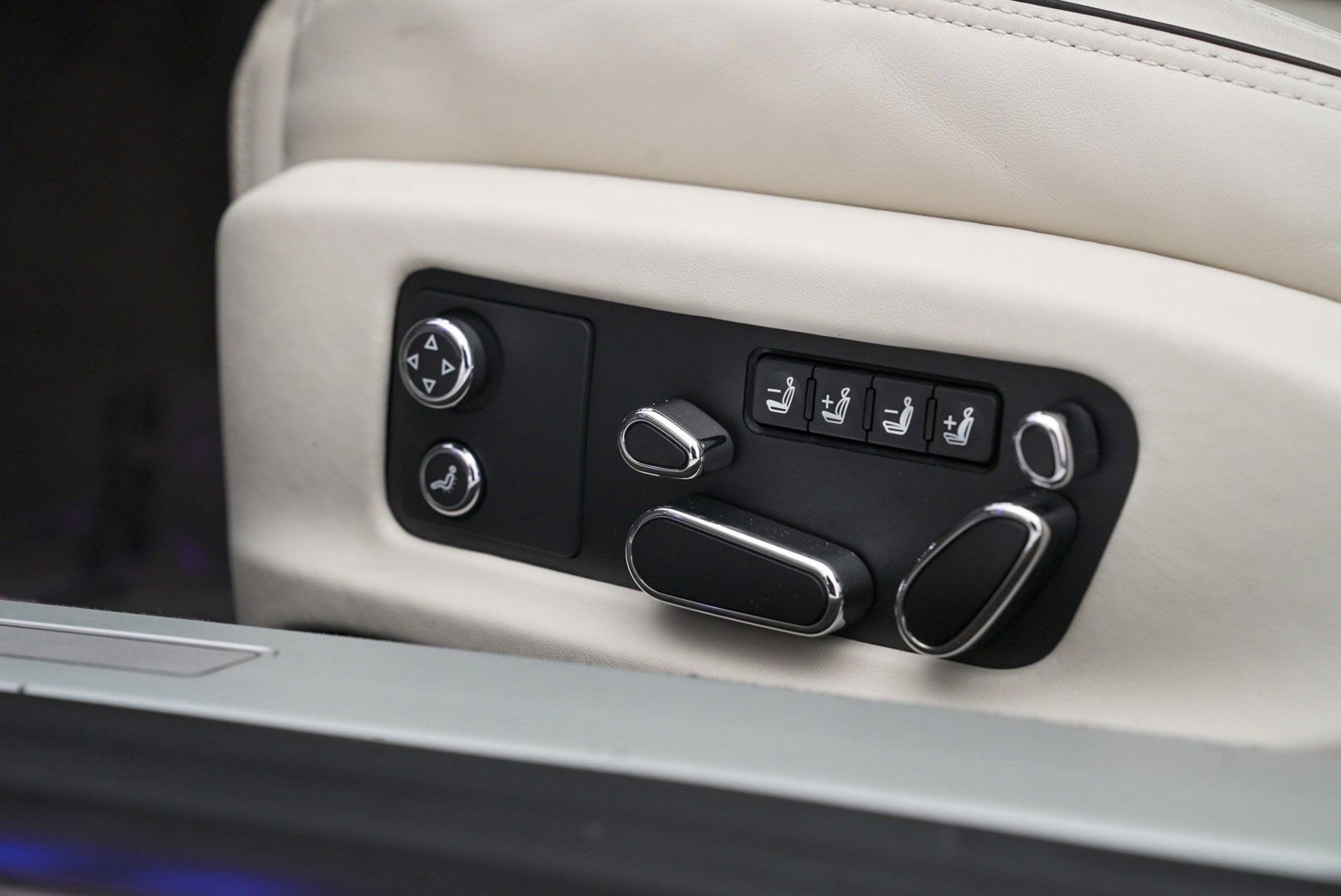 Used 2023 Bentley Continental GT Azure image 11