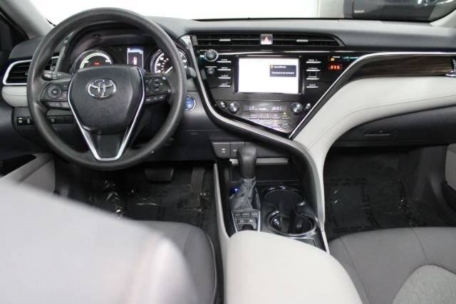 Used 2018 Toyota Camry LE FWD image 2