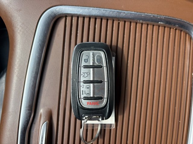 Used 2017 Chrysler Pacifica Limited w/ UConnect Theater Package image 31