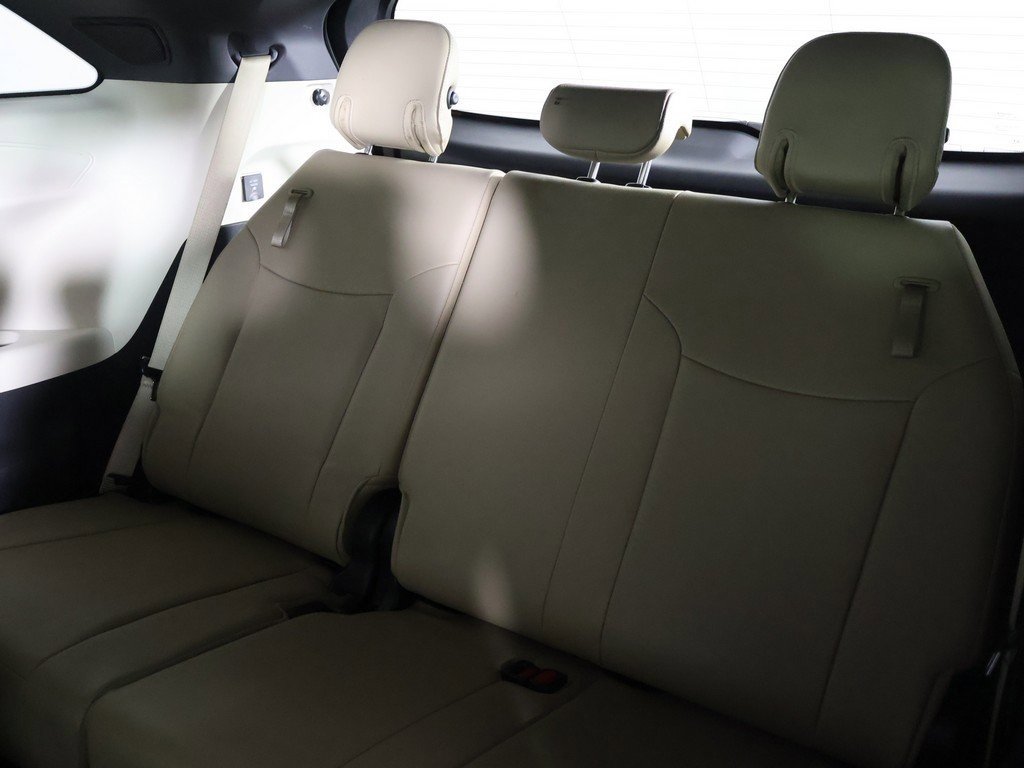 Used 2022 Toyota Sienna Limited image 33