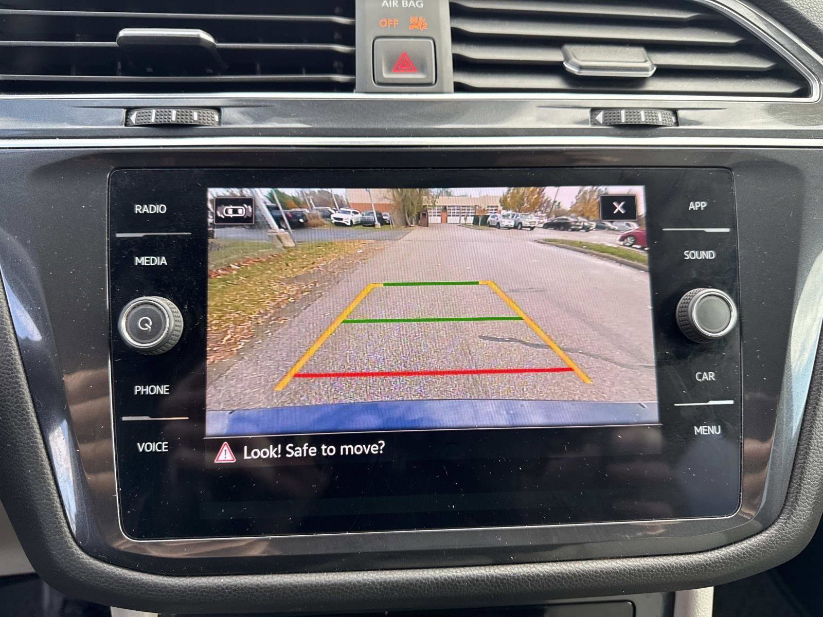 Certified 2022 Volkswagen Tiguan SE image 24