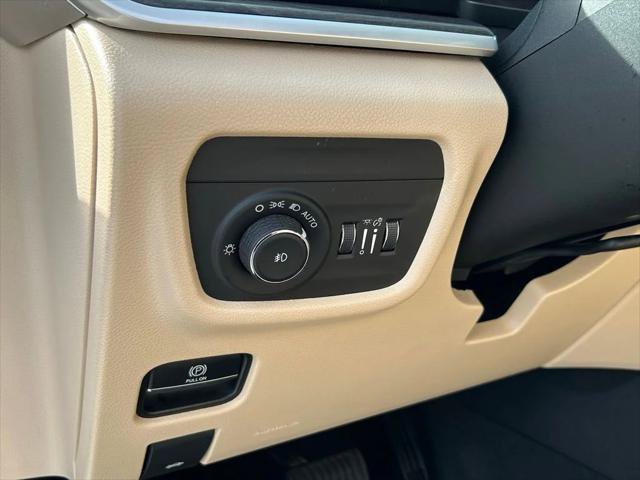 Certified 2022 Jeep Grand Cherokee L Limited RWD image 19