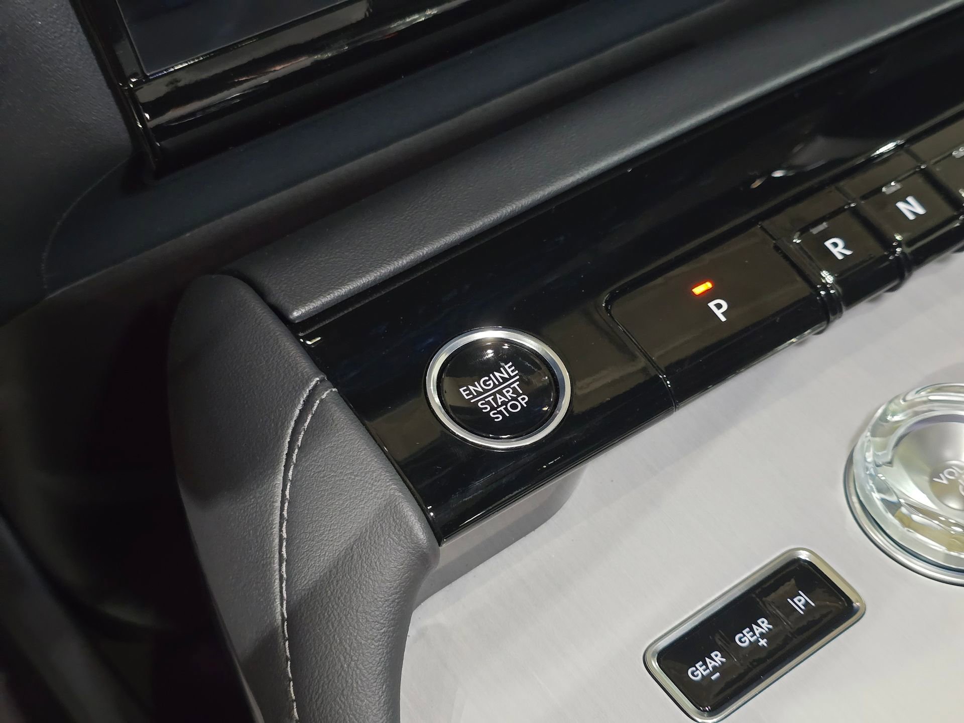 New 2025 Lincoln Navigator L Reserve w/ Jet Appearance Package image 32