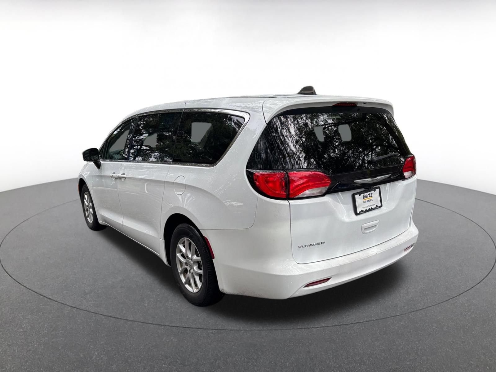 Used 2023 Chrysler Voyager LX FWD image 8