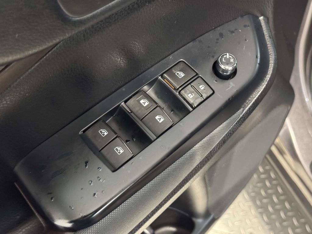 Used 2019 Toyota Highlander LE image 26