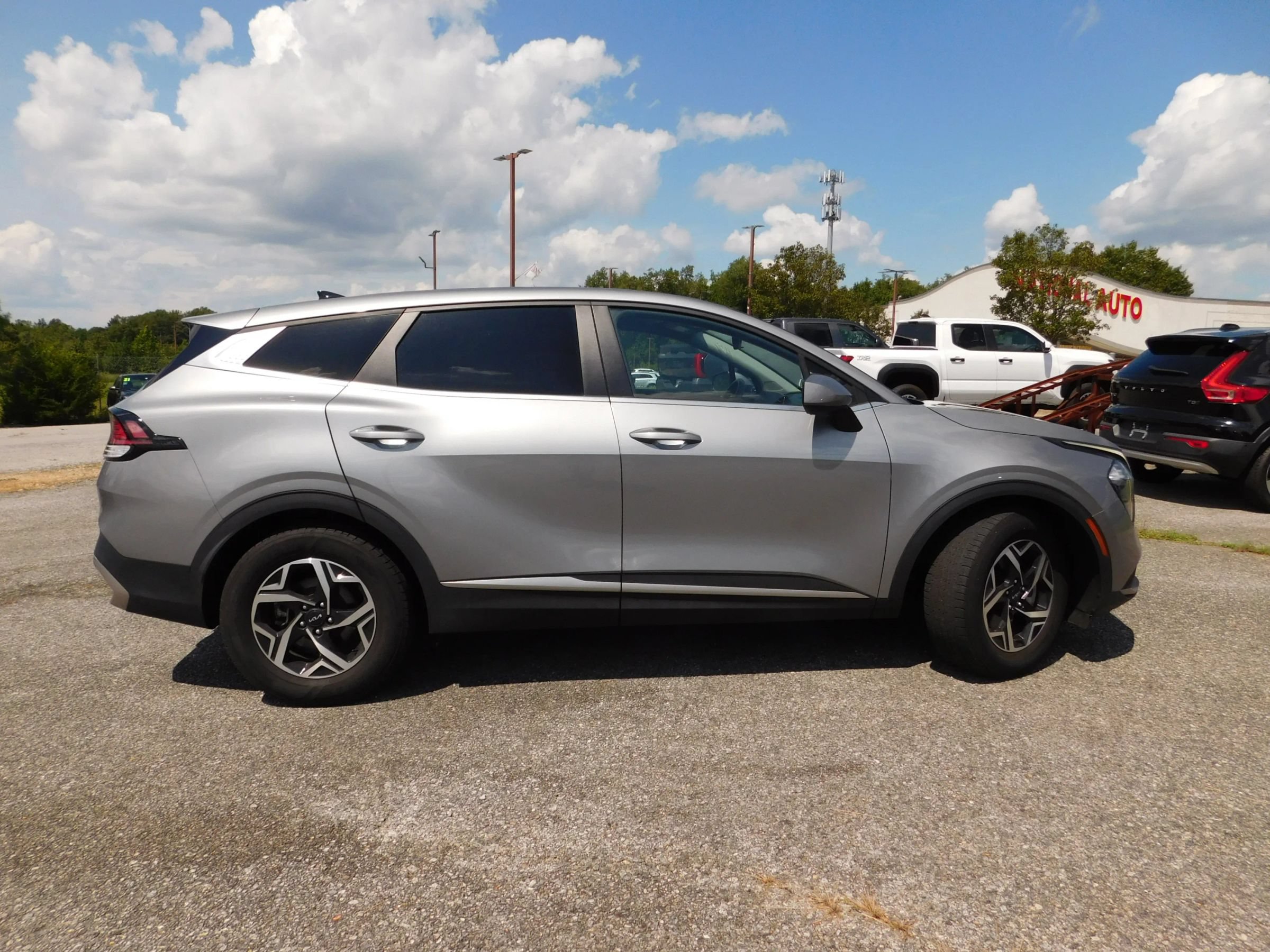 Used 2023 Kia Sportage LX FWD image 5